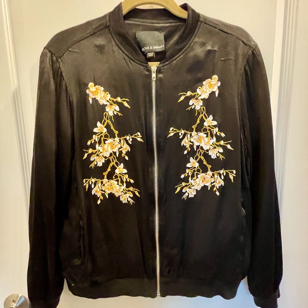Silky Bomber with charming embroidery size 6 - Picture 4 of 8